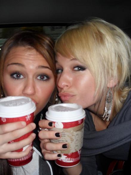 miley-cyrus-starbucks-thumb-440x585.jpg